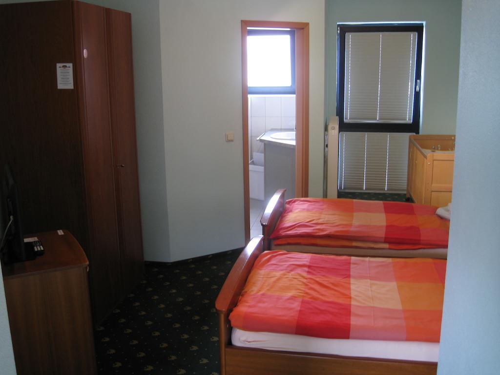 Hotel Restaurant "Waldschaenke" Wassenberg Room photo